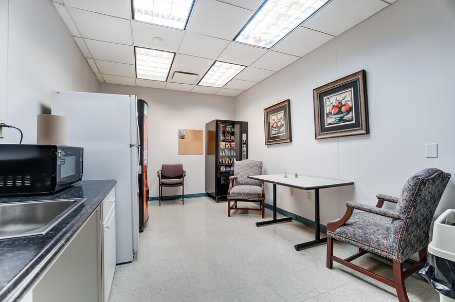 More Photos Of 9635 Southern Pine Blvd, Charlotte Coworking Space