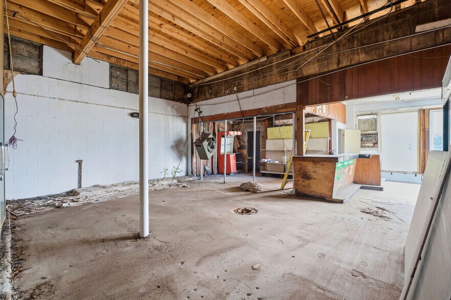 More Photos Of 414 S John St, Goldsboro General Retail For Sale