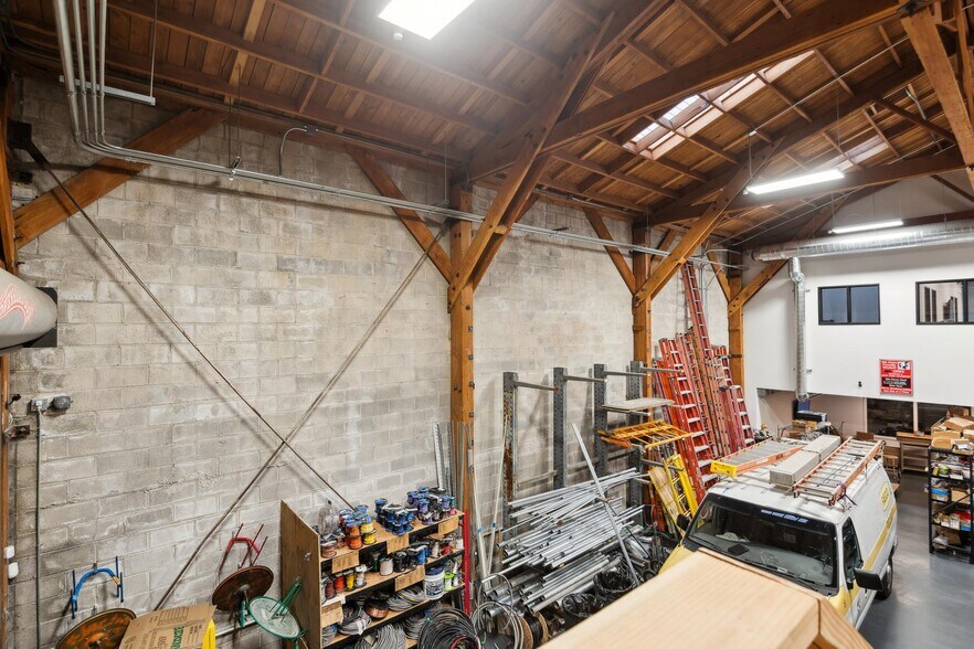 More Photos Of 1000 Calcot Pl, Oakland Warehouse For Lease