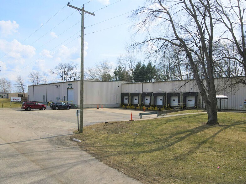 More Photos Of 3705 Manchester Dr, Elkhart Warehouse For Lease