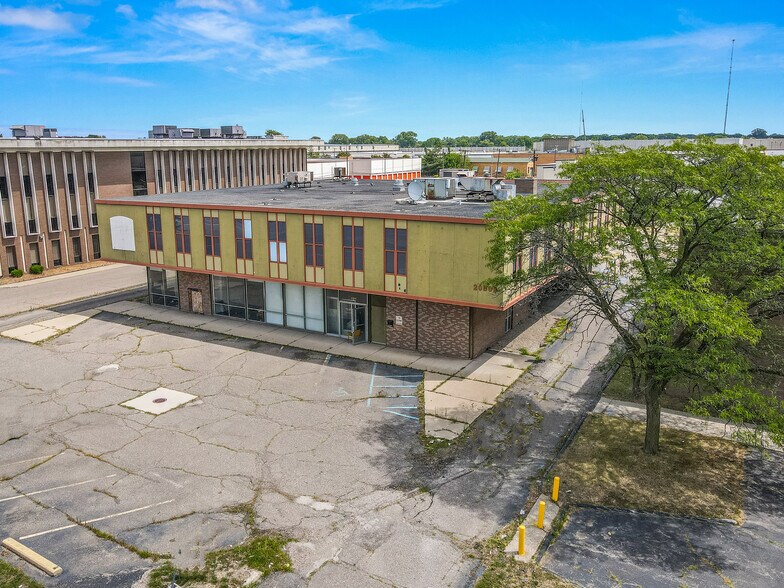 More Photos Of 20800 Greenfield Rd, Oak Park Medical For Sale