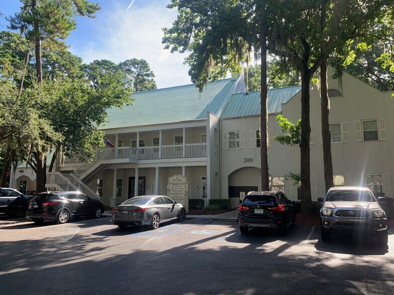 More Photos Of 1000 Main St, Hilton Head Office For Lease