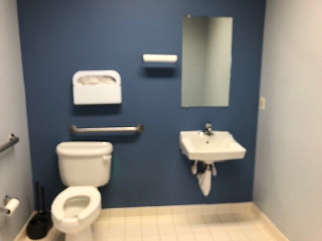 More Photos Of 722 Grant St, Herndon Medical For Sale