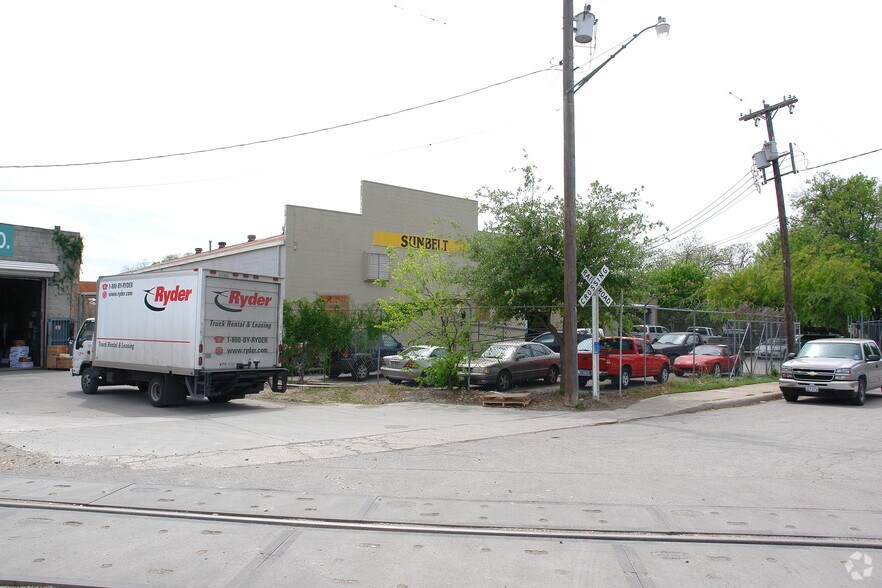 More Photos Of 730 Perez St, San Antonio Manufacturing For Sale