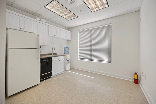 More Photos Of 2465 Main St, Atlanta Medical For Sale