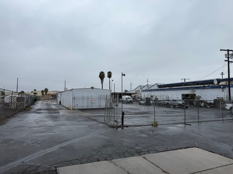 More Photos Of 5925 Payton Ave, Riverside Warehouse For Lease