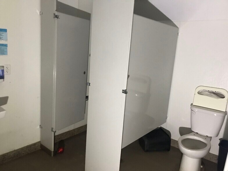 More Photos Of 744 El Camino Real, South San Francisco Restaurant For Lease