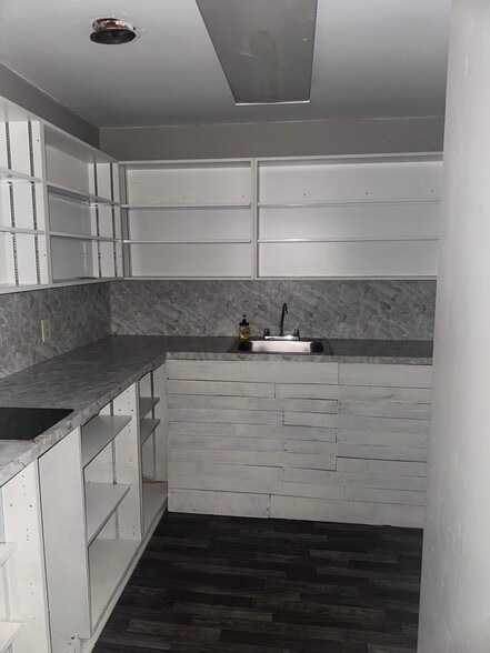 More Photos Of 686 S Highway 25 W, Williamsburg Office For Lease