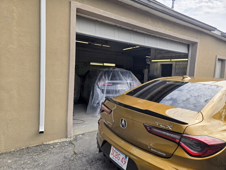 More Photos Of 20 Woodland St, Methuen Auto Repair For Sale