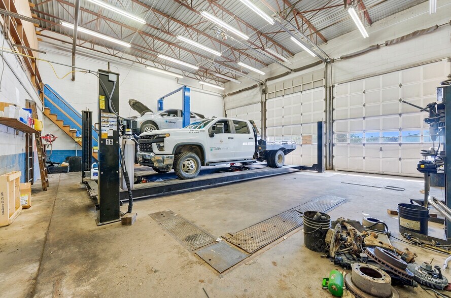 More Photos Of 1229 Country Club Rd, Fairmont Auto Dealership For Sale