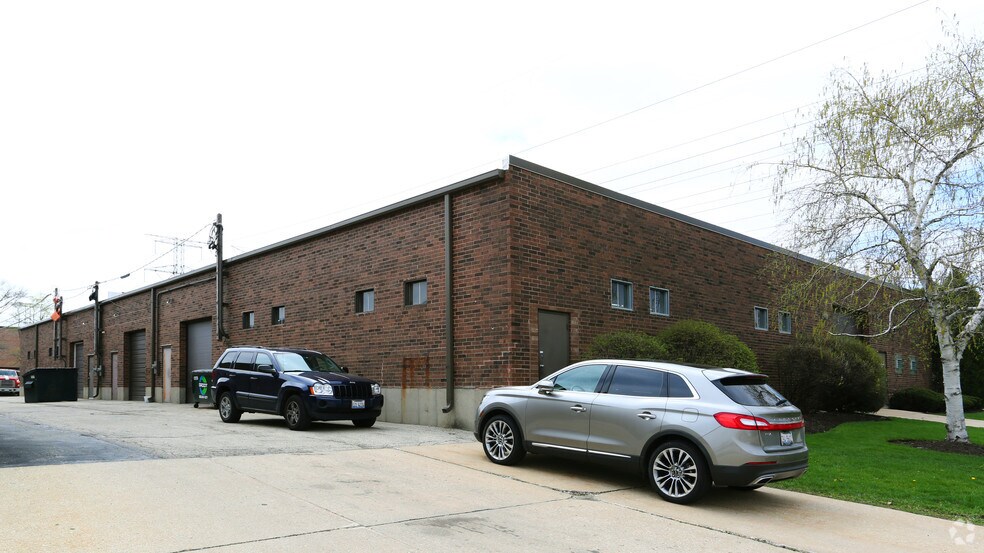 More Photos Of 1665-1675 Tonne Rd, Elk Grove Village Research And Development For Lease
