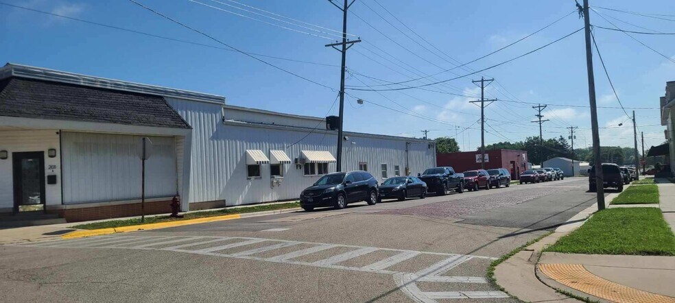 More Photos Of 200 N Washington St, Rochelle Storefront Retail Residential For Sale
