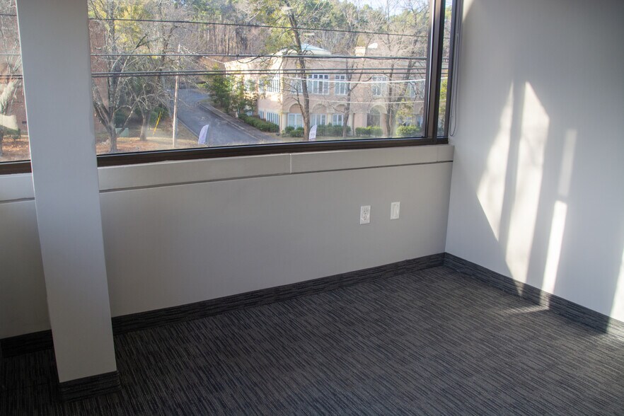 More Photos Of 1600 E Franklin St, Chapel Hill Medical For Sale