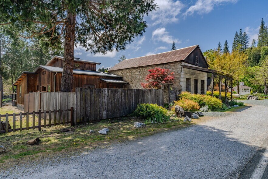 More Photos Of 21376 Consolation St, Volcano Specialty For Sale