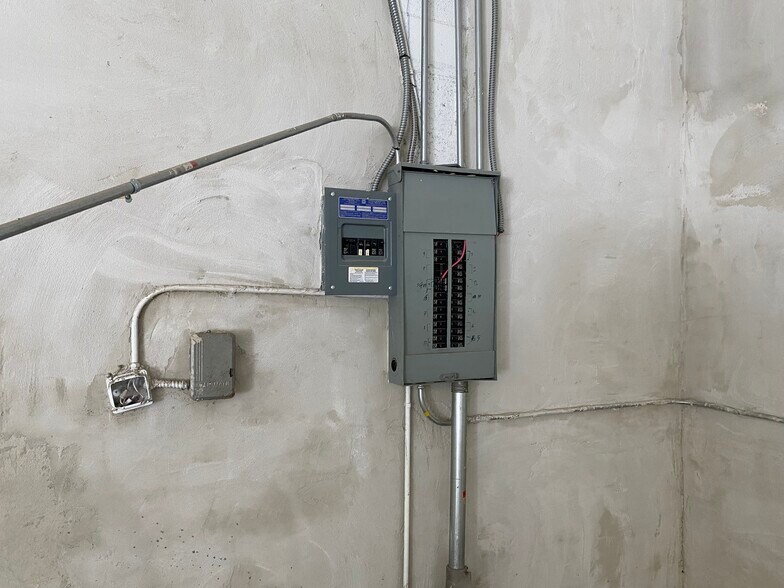 More Photos Of 24048 Newhall Ave, Newhall Storefront Retail Office For Lease