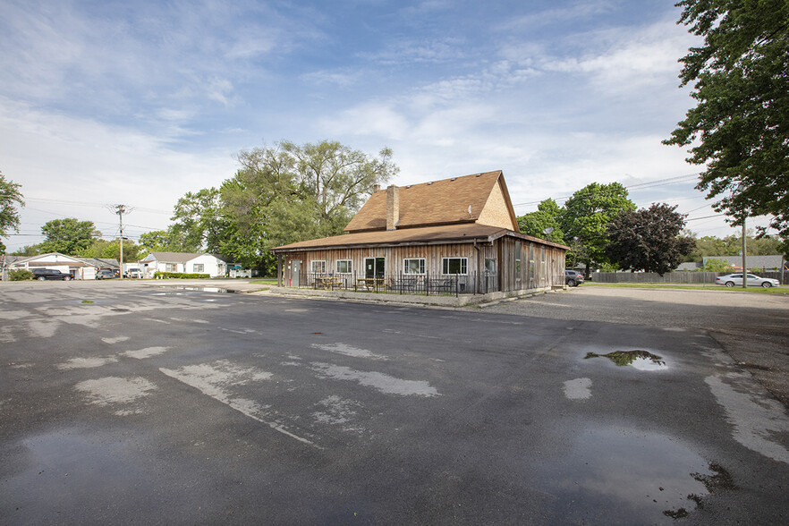 Primary Photo Of 57968 County Road 7, Elkhart Restaurant For Sale