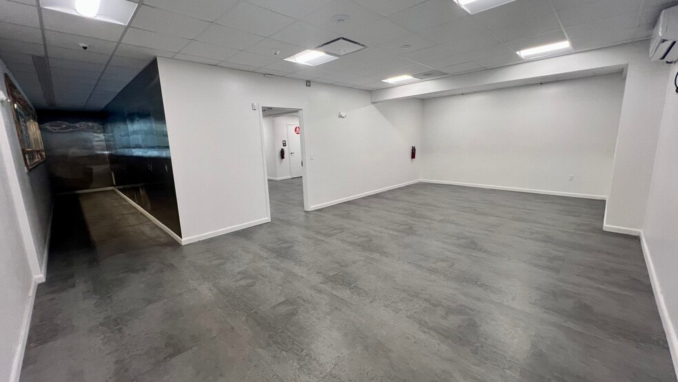 More Photos Of 2409 S Macdill Ave, Tampa Freestanding For Lease