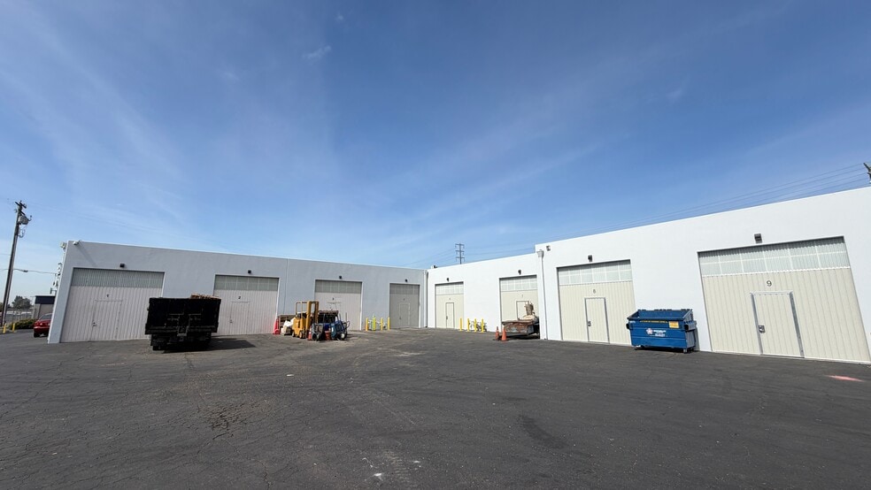 More Photos Of 350 E Orangethorpe Ave, Placentia Warehouse For Lease