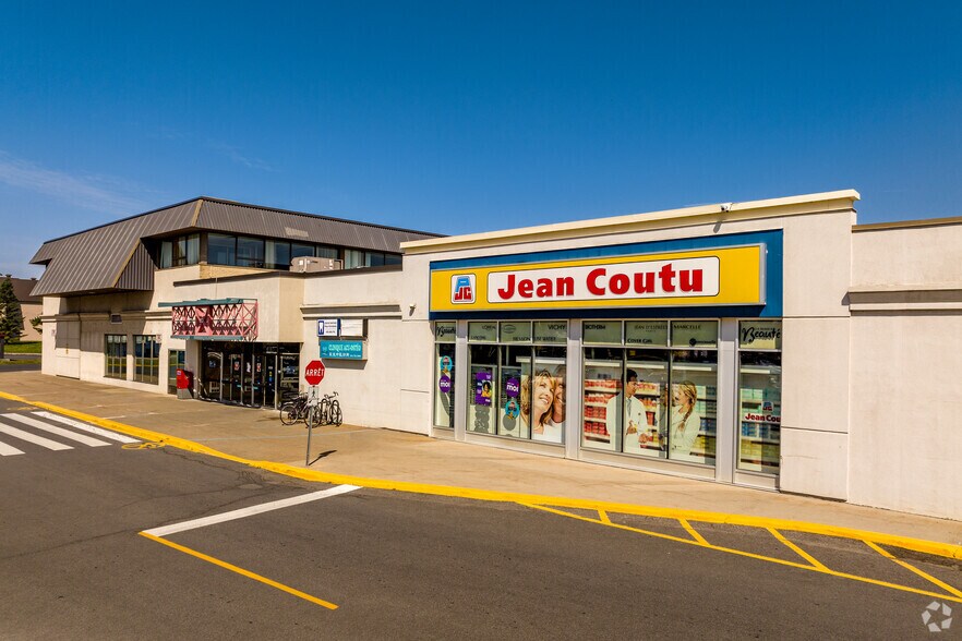 More Photos Of 7200-7250 Boul Taschereau, Brossard General Retail For Lease