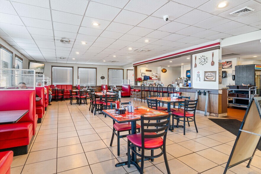 More Photos Of 214 E Pulaski Hwy, Elkton Restaurant For Sale