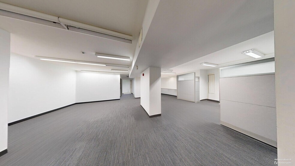 More Photos Of 627 Bloor St W, Toronto Office For Lease