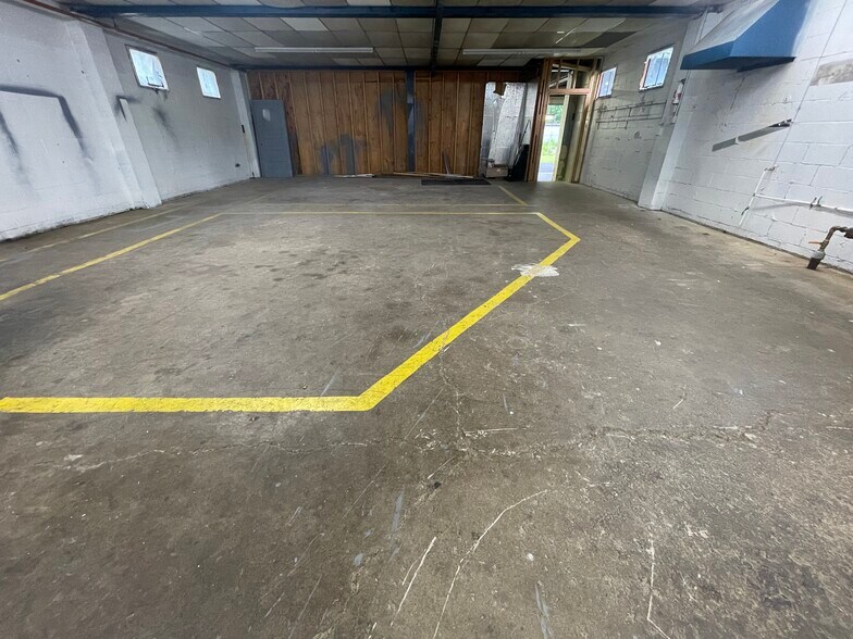 More Photos Of 10 Rhoda St, Farrell Flex For Lease