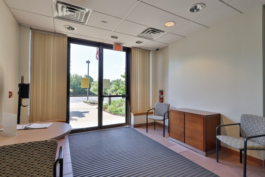 More Photos Of 1525 Valley Center Pky, Bethlehem Unknown For Lease