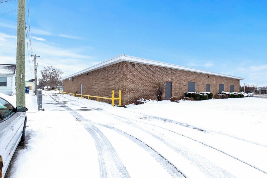 More Photos Of 200 N 13th St, Bay City Warehouse For Lease