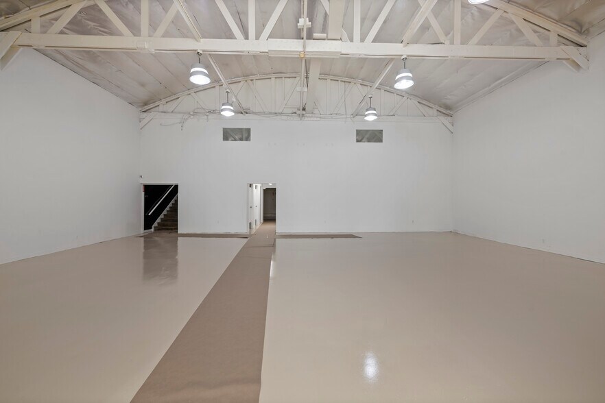 More Photos Of 11807 Santa Monica Blvd, Los Angeles Storefront For Lease