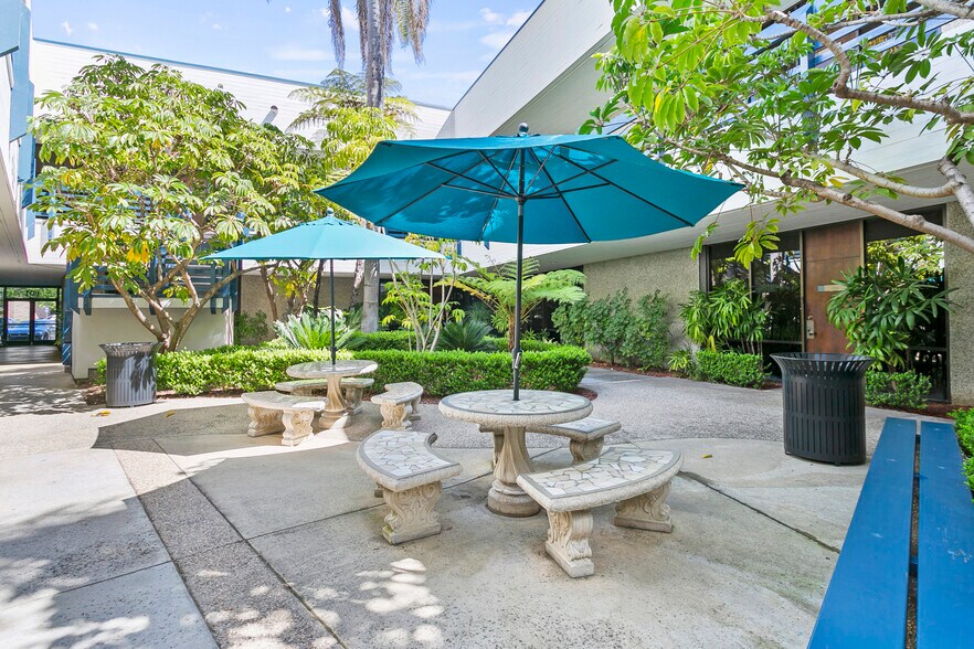 More Photos Of 801 Parkcenter Dr, Santa Ana Office For Lease