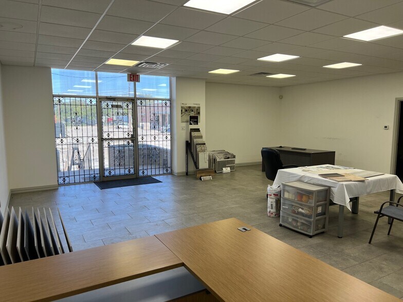 More Photos Of 2624 Andjon Dr, Dallas Manufacturing For Lease