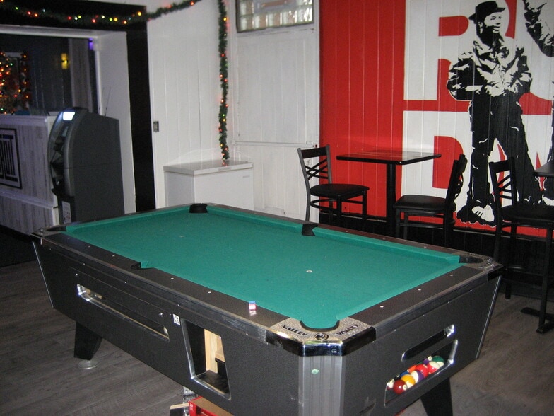 More Photos Of 22234-22238 W Warren Ave, Redford Bar For Sale