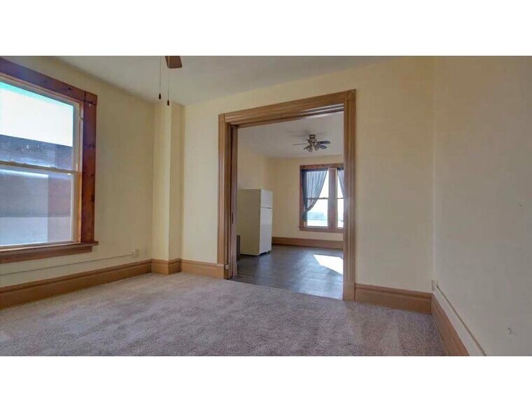 More Photos Of 910-912 W 3rd St, Davenport Apartments For Sale