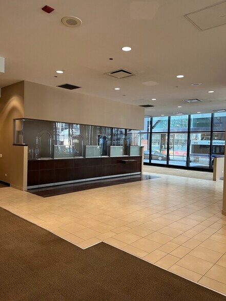More Photos Of 300 S Riverside Plz, Chicago Office For Lease
