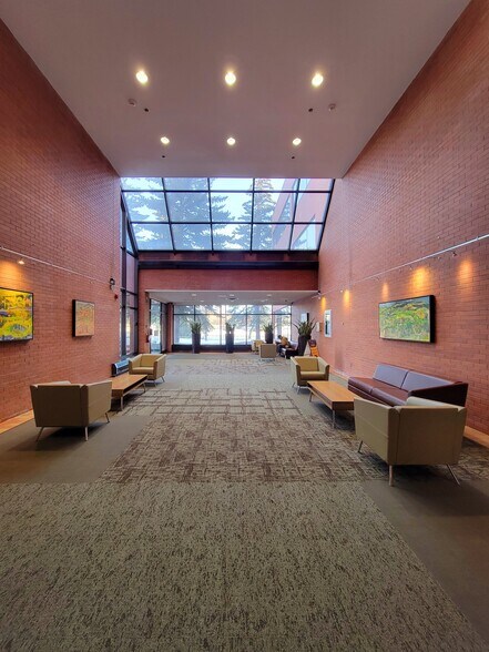 More Photos Of 3115 12th St NE, Calgary Office For Sale