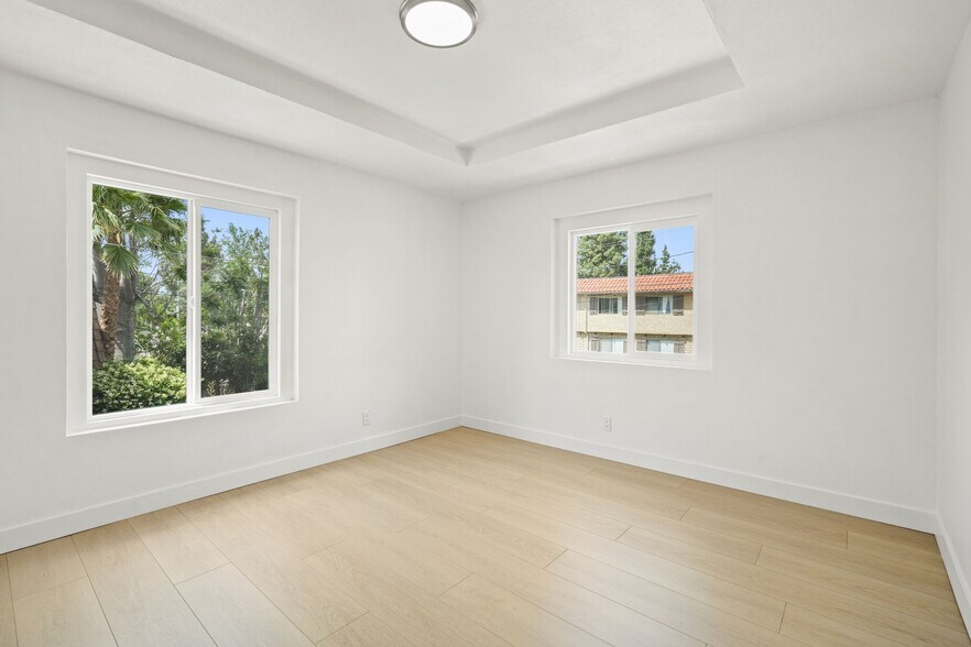 More Photos Of 7010 Lennox Ave, Van Nuys Apartments For Sale