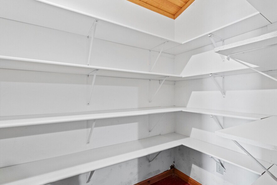 More Photos Of 307 N Armstrong St, Crothersville General Retail For Sale