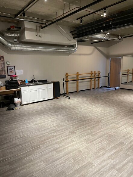 More Photos Of 141 1st St W, Waconia Office For Lease
