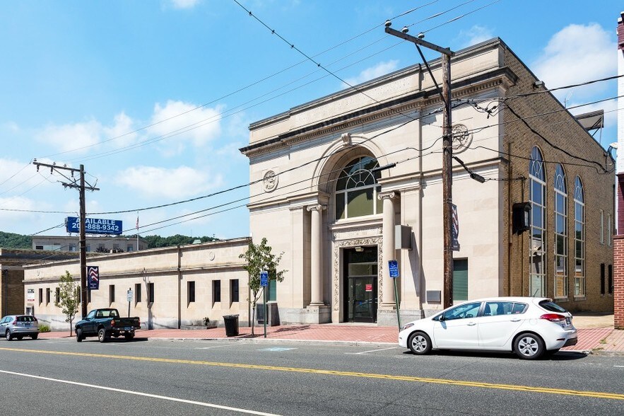 More Photos Of 115 Main St, Seymour General Retail For Sale