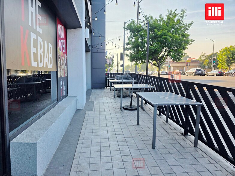 More Photos Of 17401-17405 Ventura Blvd, Encino General Retail For Lease