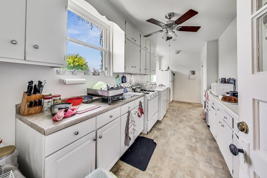 More Photos Of 5746 N Western Ave, Chicago Warehouse For Sale