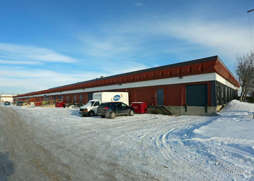 More Photos Of 11606-11642 149th St NW, Edmonton Showroom For Lease