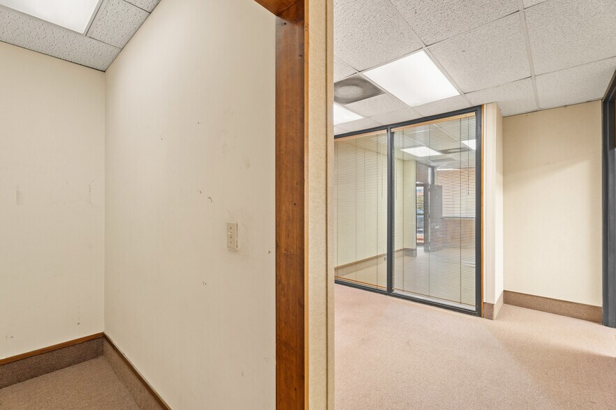 More Photos Of 1212 S Air Depot Blvd, Oklahoma City Office For Sale