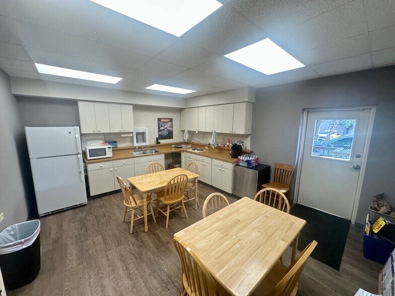 More Photos Of 8634 Crownhill Blvd, San Antonio Office For Lease