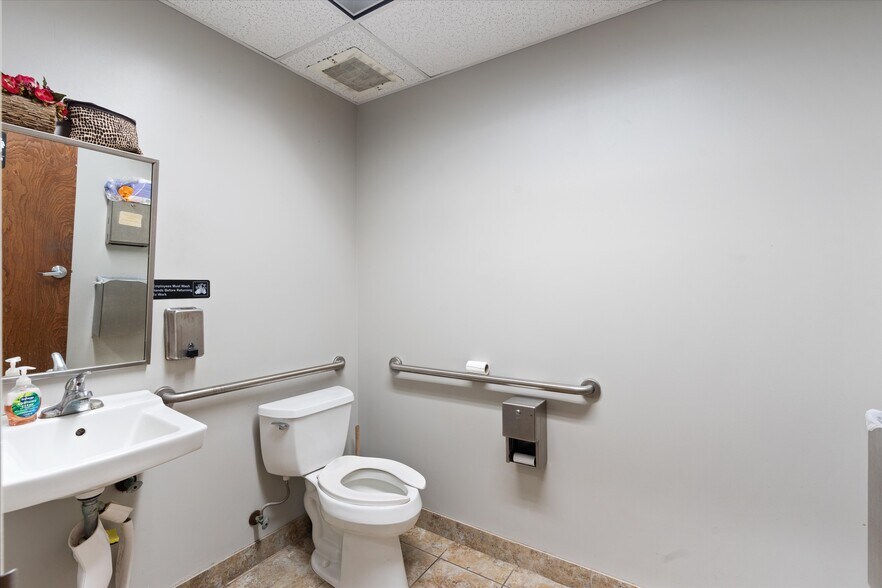 More Photos Of 1747-1781 Banks Rd, Margate Flex For Lease