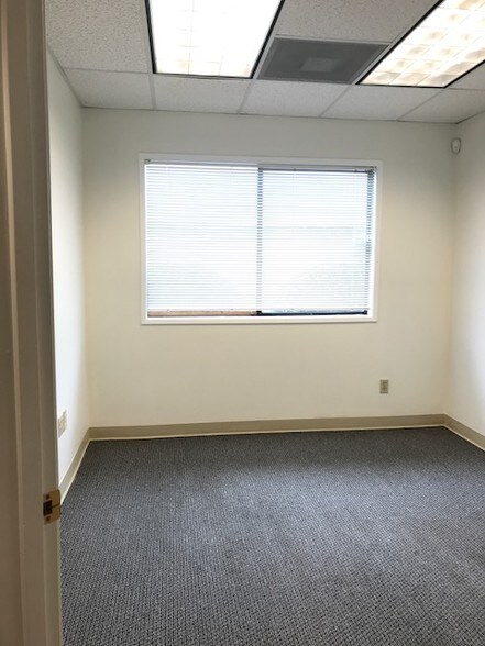 More Photos Of 17175 SW Tualatin Valley Hwy, Beaverton Medical For Lease