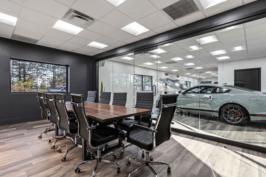 More Photos Of 3455 Centerpoint Dr, Grove City Warehouse For Lease