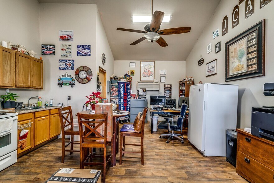 More Photos Of 1456 Main st, Jacksboro Specialty For Sale