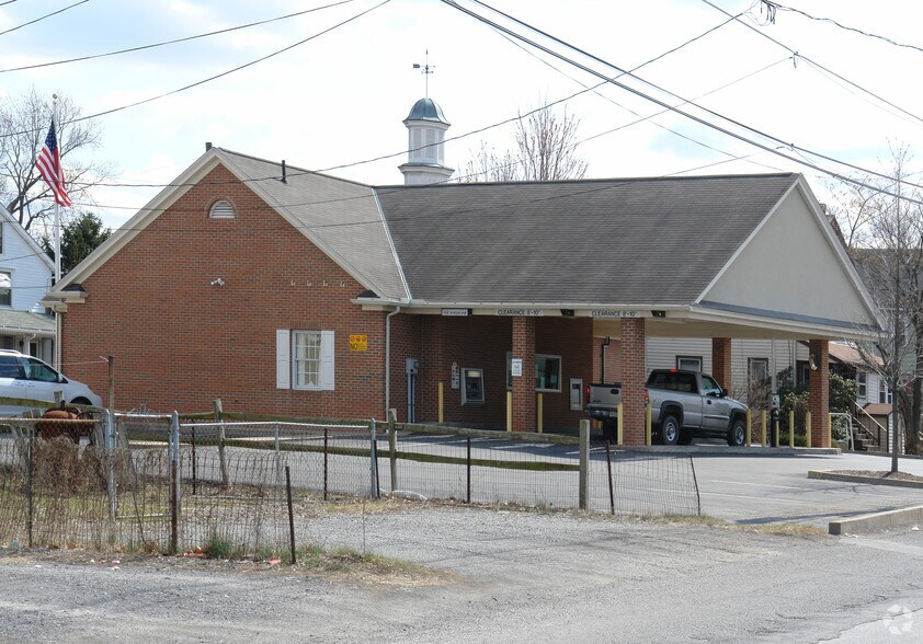 More Photos Of 835 N 4th St, Sunbury Bank For Sale