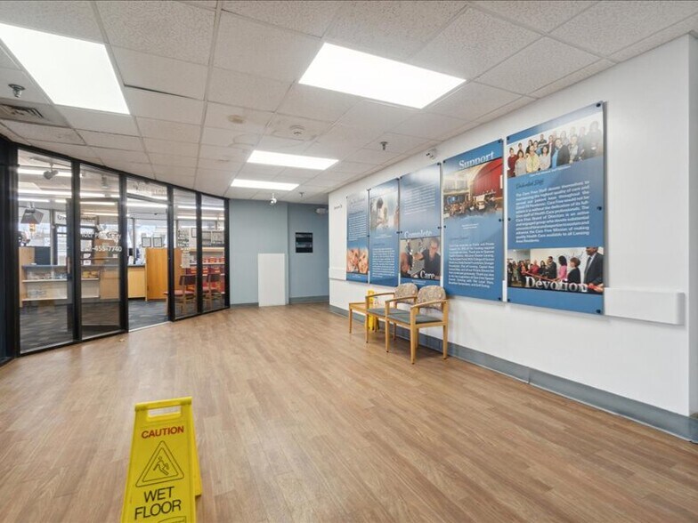 More Photos Of 1100 W Saginaw St, Lansing Medical For Sale